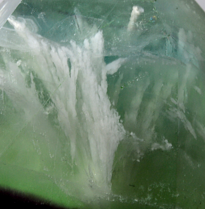 fluorite84gGreenVioletPrismChina inclusions in pyramid 800